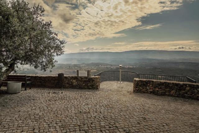 Al Miradouro Do Outeiro Villa Guarda Exterior photo